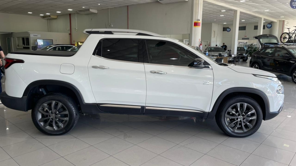 fiat toro 2.0 16v turbo diesel volcano 4wd at9 4p automatico 20215