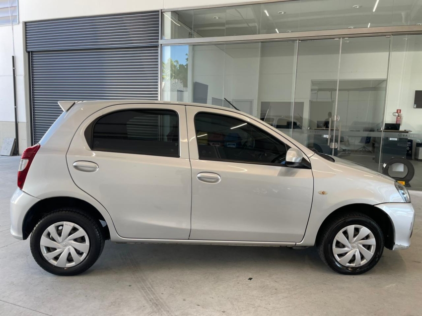 toyota etios 1.3 x 16v flex 4p manual automatico 20205