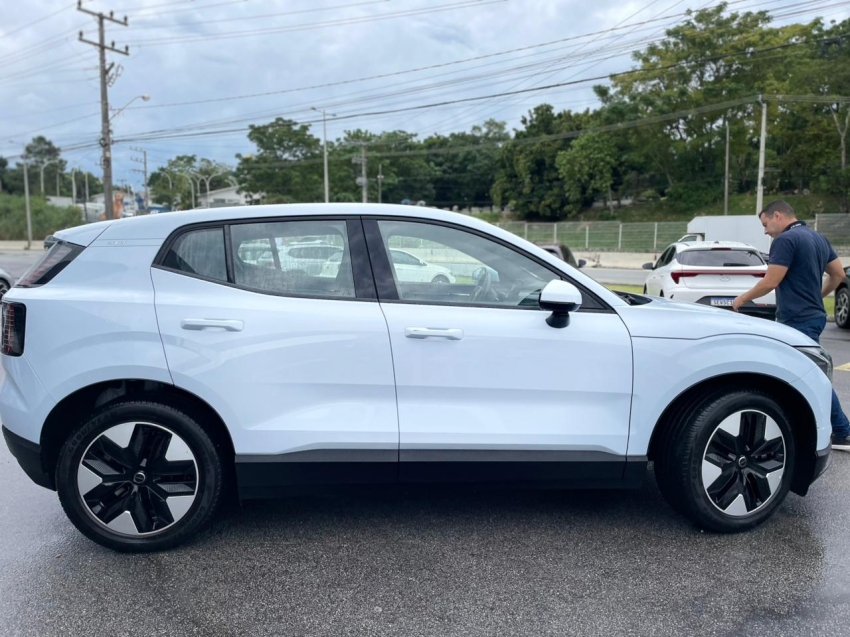 volvo ex30 51 kw eletrico core 2.0 4p automatico 20245