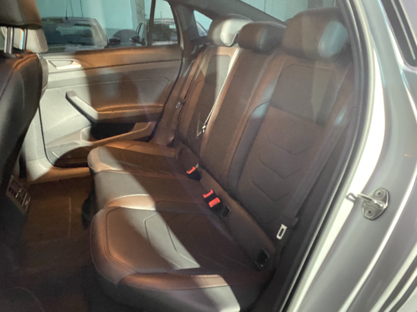 volkswagen virtus 1.0 200 tsi highline automatico flex 5p 2025
