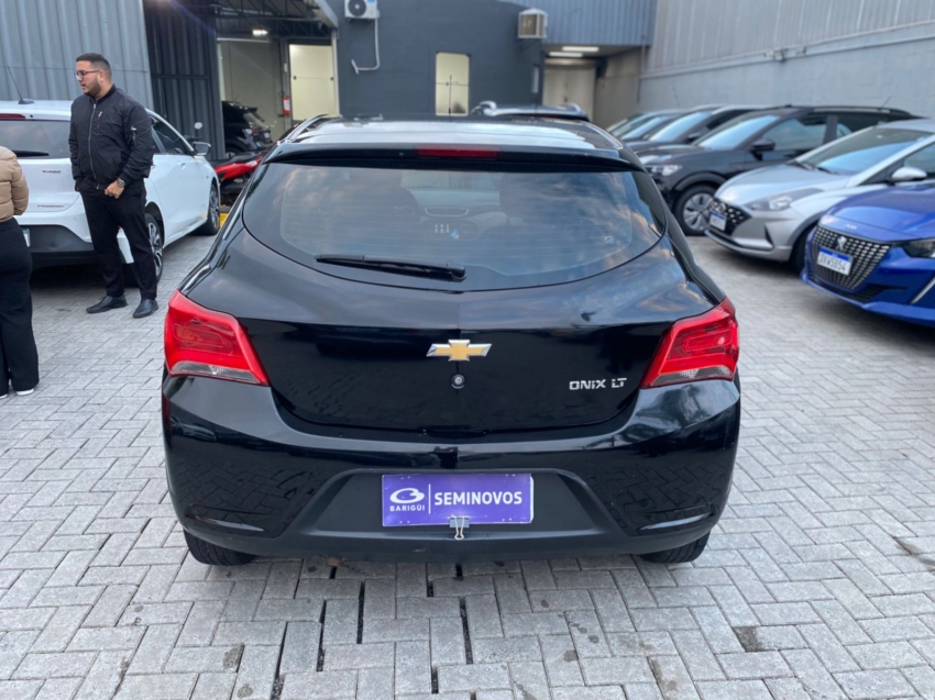 chevrolet onix 1.0 mpfi lt 8v flex 4p manual 5p 2017