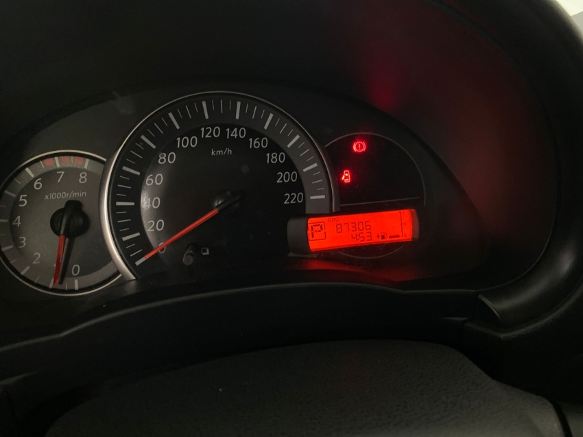 nissan march 1.6 sl 16v flex 4p xtronic 5p automatico 201713