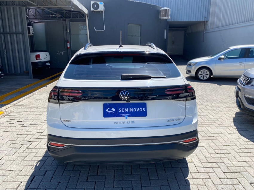 volkswagen nivus 1.0 200 tsi total flex comfortline automatico 5p 20224