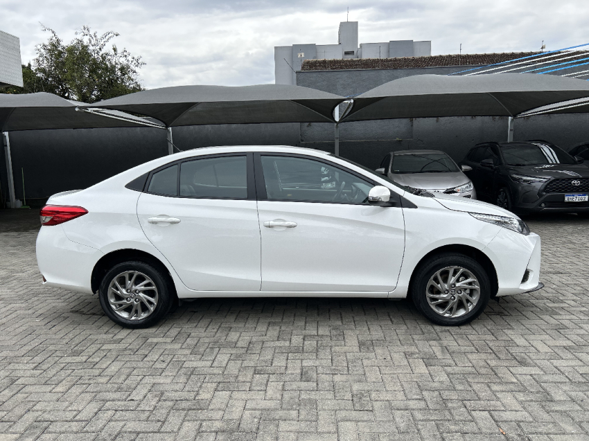 toyota yaris 1.5 16v flex xs connect multidrive 4p automatico 2023