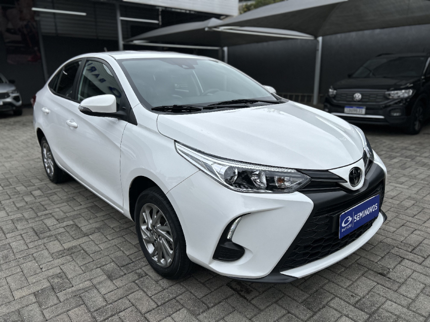 toyota yaris 1.5 16v flex xs connect multidrive 4p automatico 2023