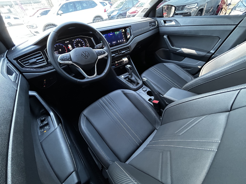 volkswagen nivus 1.0 200 tsi total flex highline automatico 4p 2025