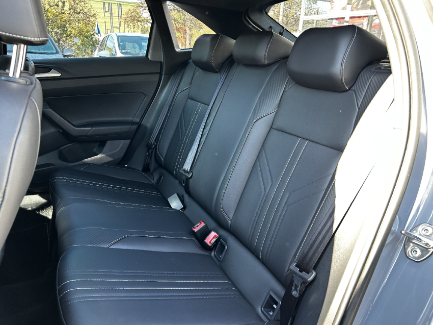 volkswagen nivus 1.0 200 tsi total flex highline automatico 4p 2025