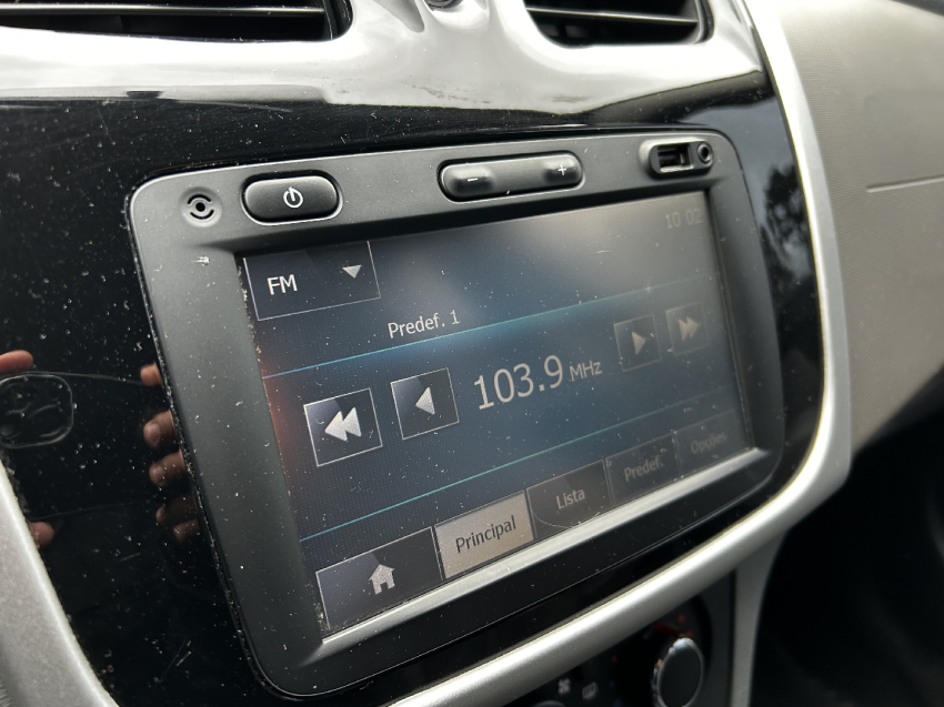 renault logan 1.6 expression 8v flex 4p manual 2015