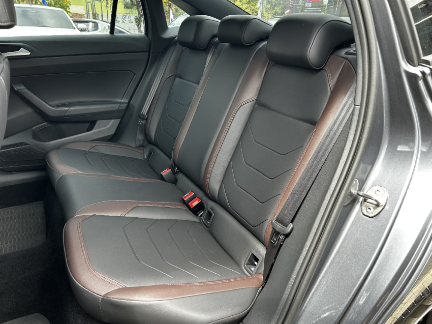 volkswagen virtus 1.0 200 tsi highline automatico flex 4p 2025