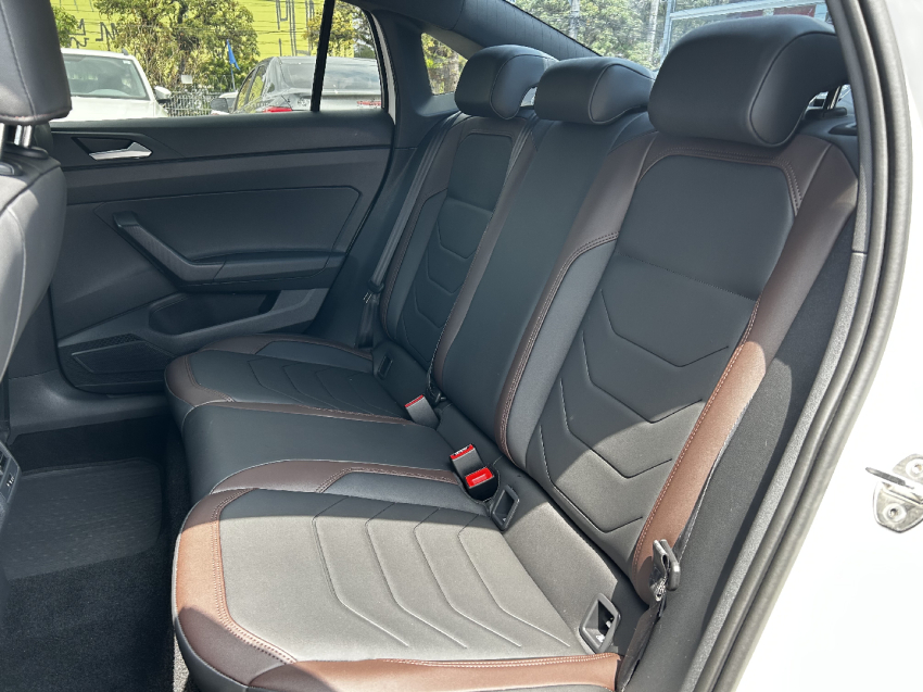 volkswagen virtus 1.0 200 tsi highline automatico flex 4p 2025