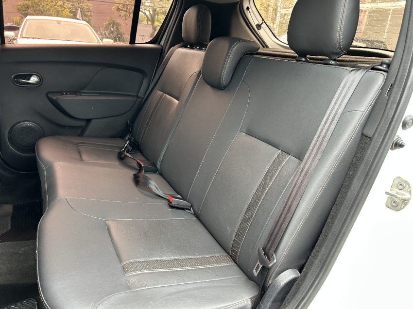 renault sandero 1.6 stepway 8v flex 4p automatizado semiautomatico 201516