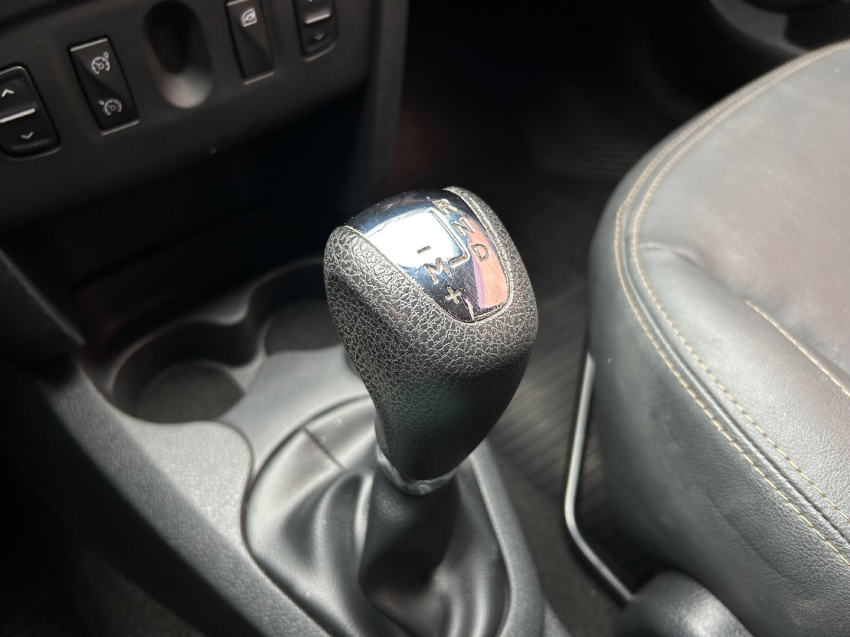 renault sandero 1.6 stepway 8v flex 4p automatizado semiautomatico 201515