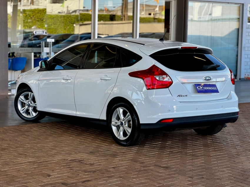 ford focus 1.6 s 16v flex 4p manual 2014