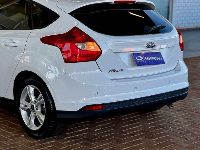 ford focus 1.6 s 16v flex 4p manual 2014