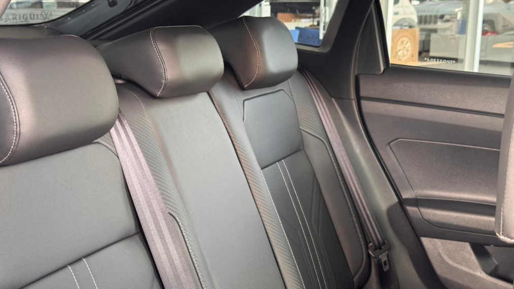 volkswagen nivus 1.0 200 tsi total flex highline automatico 4p 202610