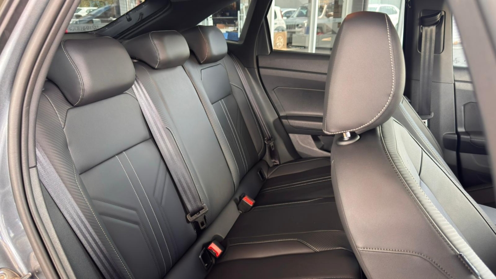 volkswagen nivus 1.0 200 tsi total flex highline automatico 4p 202611