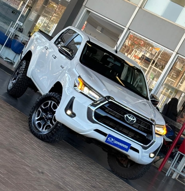 toyota hilux 2.8 d-4d turbo diesel cd srv 4x4 automatico 4p 202411