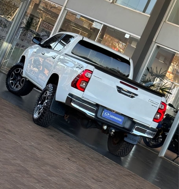 toyota hilux 2.8 d-4d turbo diesel cd srv 4x4 automatico 4p 202413
