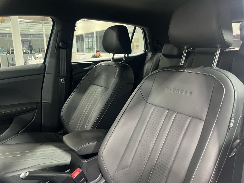 volkswagen t-cross 1.4 250 tsi total flex highline automatico 2025