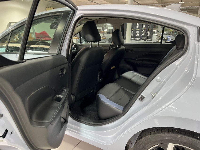 nissan versa 1.6 16v flex exclusive xtronic 4p automatico 2025
