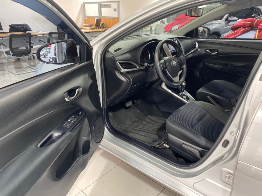 toyota yaris 1.5 16v flex sedan xl plus connect multidrive 4p automatico 2021