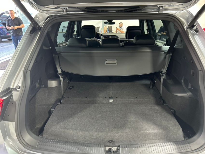 volkswagen tiguan 2.0 300 tsi gasolina allspace r-line automatico flex 4p 2024