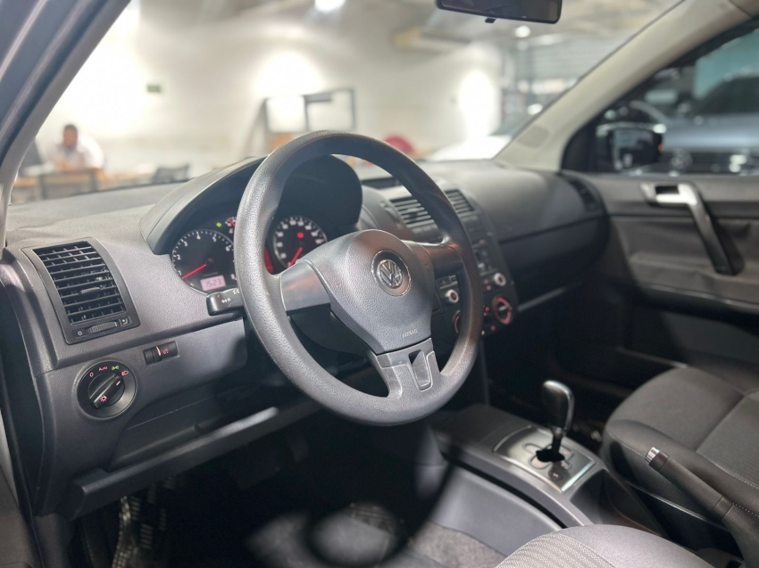 volkswagen polo sedan 1.6 mi comfortline 8v flex 4p automatizado automatico 2014