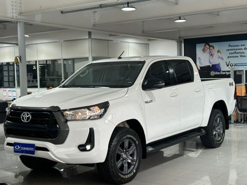 toyota hilux 2.8 d-4d turbo diesel cd sr 4x4 automatico 4p 2024