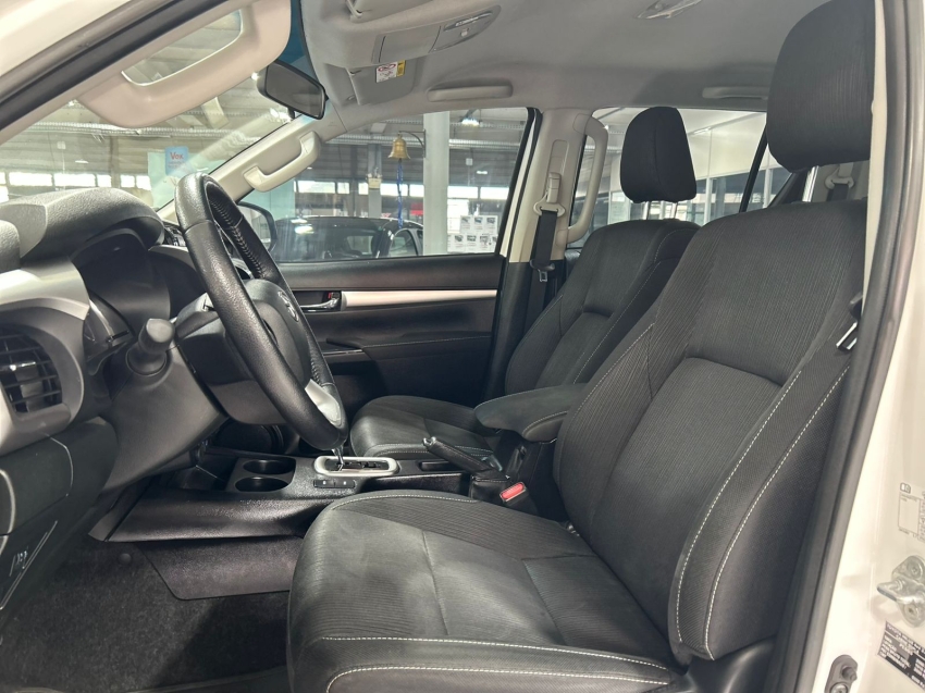 toyota hilux 2.8 d-4d turbo diesel cd sr 4x4 automatico 4p 2024