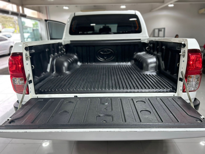 toyota hilux 2.8 d-4d turbo diesel cd sr 4x4 automatico 4p 2024
