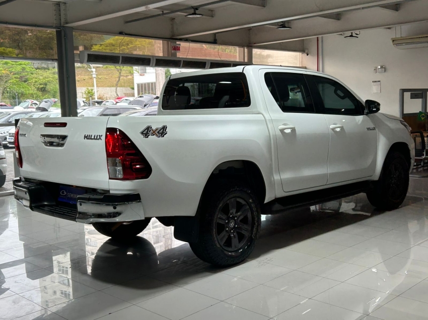 toyota hilux 2.8 d-4d turbo diesel cd sr 4x4 automatico 4p 2024