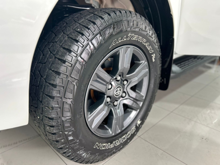 toyota hilux 2.8 d-4d turbo diesel cd sr 4x4 automatico 4p 2024