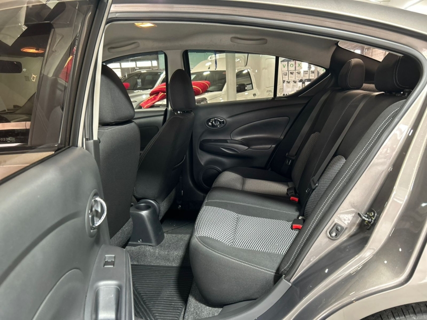 nissan versa 1.6 16v flexstart sv 4p xtronic flex 5p automatico 2020