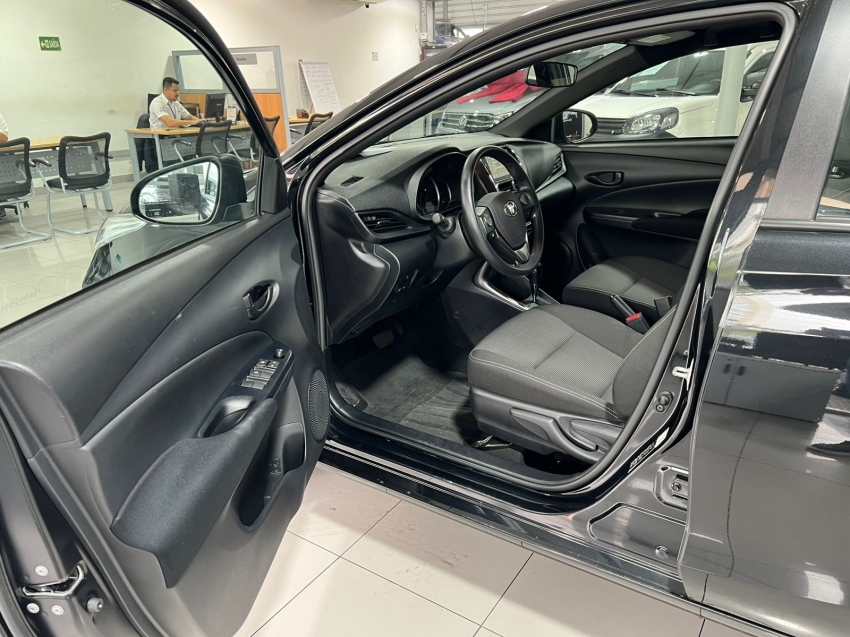 toyota yaris 1.5 16v flex xl multidrive 4p automatico 2025