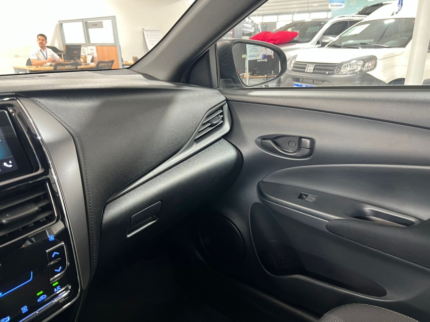 toyota yaris 1.5 16v flex xl multidrive 4p automatico 2025