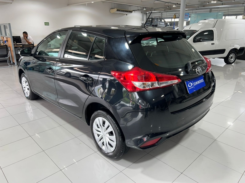 toyota yaris 1.5 16v flex xl multidrive 4p automatico 2025