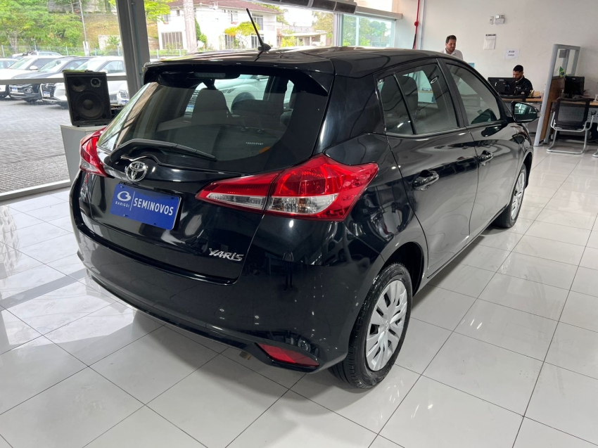 toyota yaris 1.5 16v flex xl multidrive 4p automatico 2025