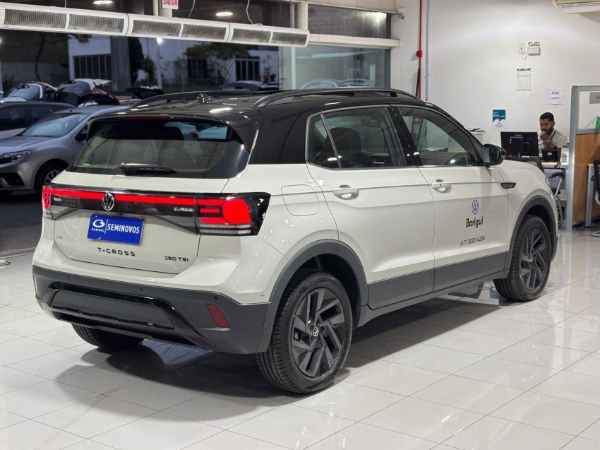 volkswagen t-cross 1.4 250 tsi total flex highline automatico 4p 2025