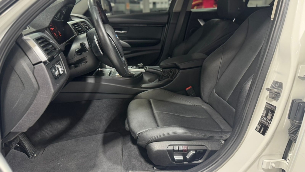 bmw 320i 2016 active flex - oportunidade vox barigui11