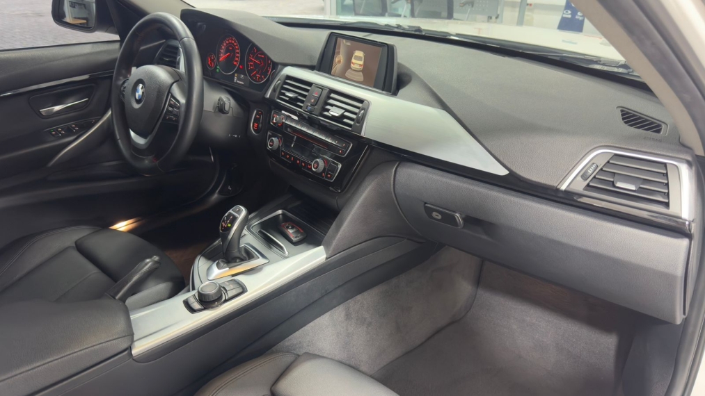 bmw 320i 2016 active flex - oportunidade vox barigui8