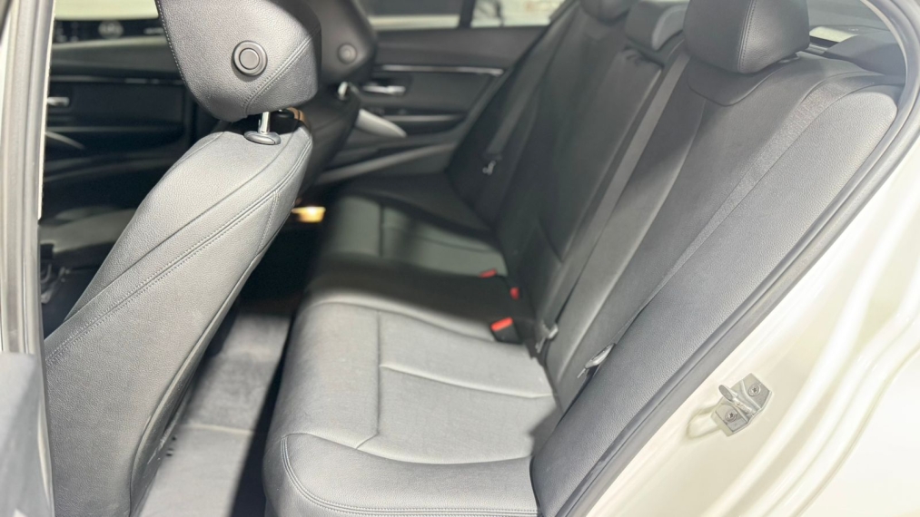 bmw 320i 2016 active flex - oportunidade vox barigui10