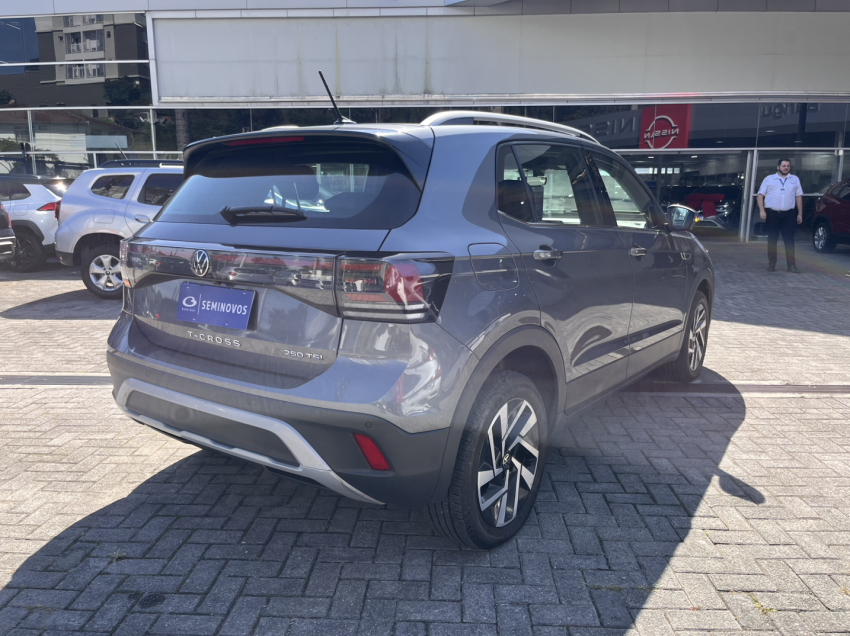 volkswagen t-cross 1.4 250 tsi total flex highline automatico 4p 20251