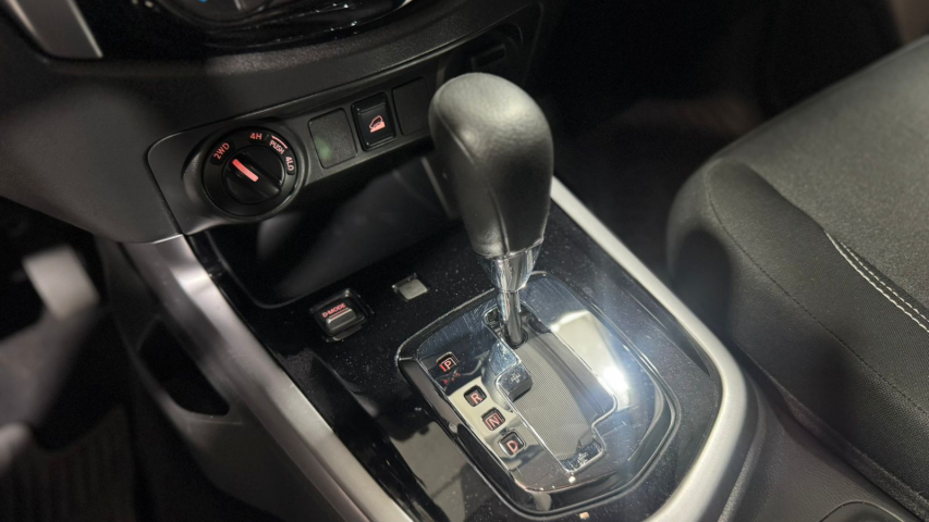 nissan frontier 2.3 16v turbo diesel attack cd 4x4 automatico 4p 202512