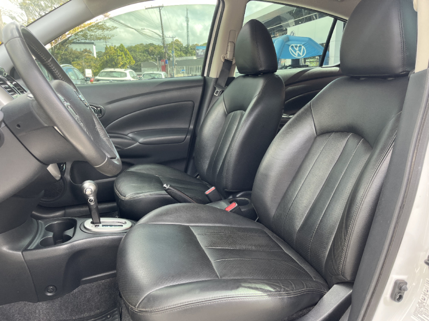 nissan versa 1.6 16v flexstart sl 4p xtronic flex automatico 201810