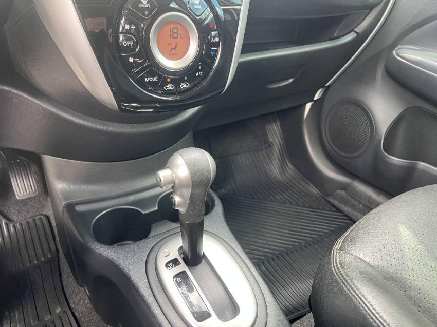 nissan versa 1.6 16v flexstart sl 4p xtronic flex automatico 201811