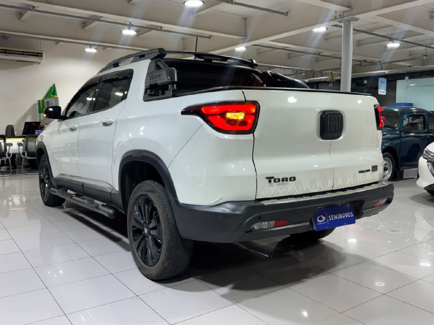 fiat toro 1.3 turbo 270 flex volcano at6 4p automatico 202411