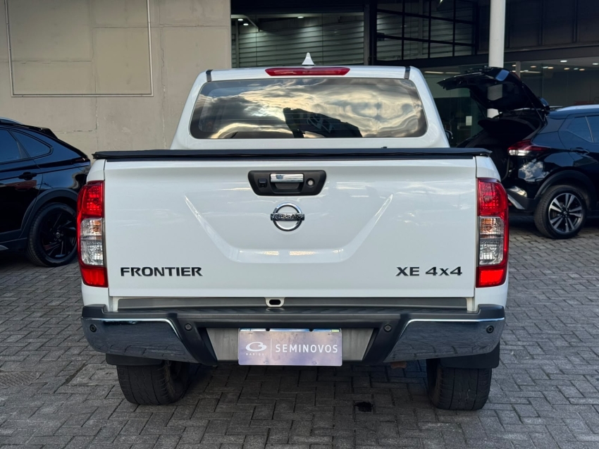 nissan frontier 2.3 16v turbo diesel xe cd 4x4 automatico 4p 202216