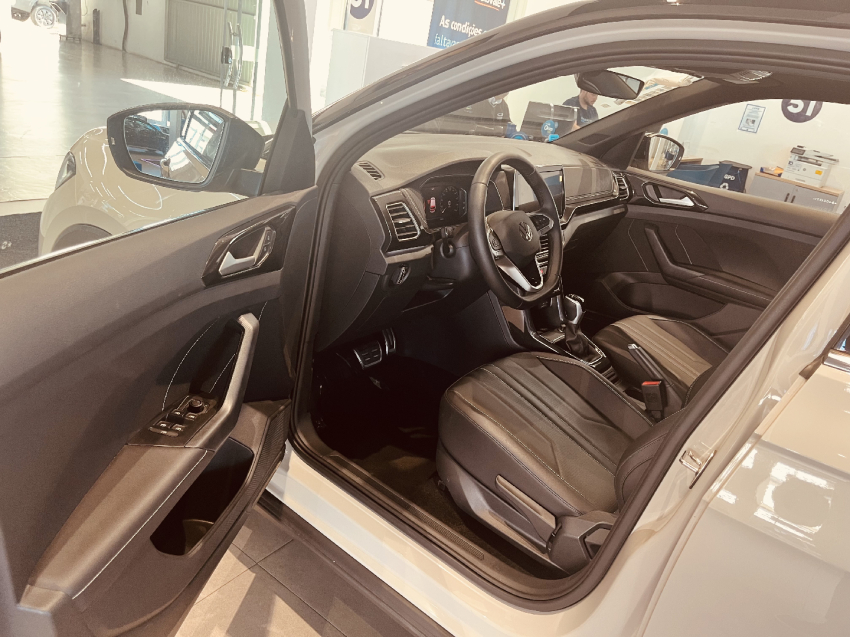 volkswagen t-cross 1.4 250 tsi total flex highline automatico 4p 2025