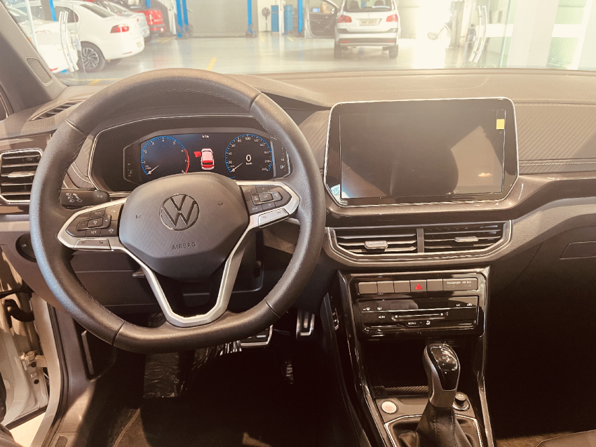 volkswagen t-cross 1.4 250 tsi total flex highline automatico 4p 2025