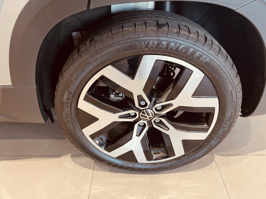 volkswagen taos 1.4 250 tsi total flex highline automatico 4p 2024